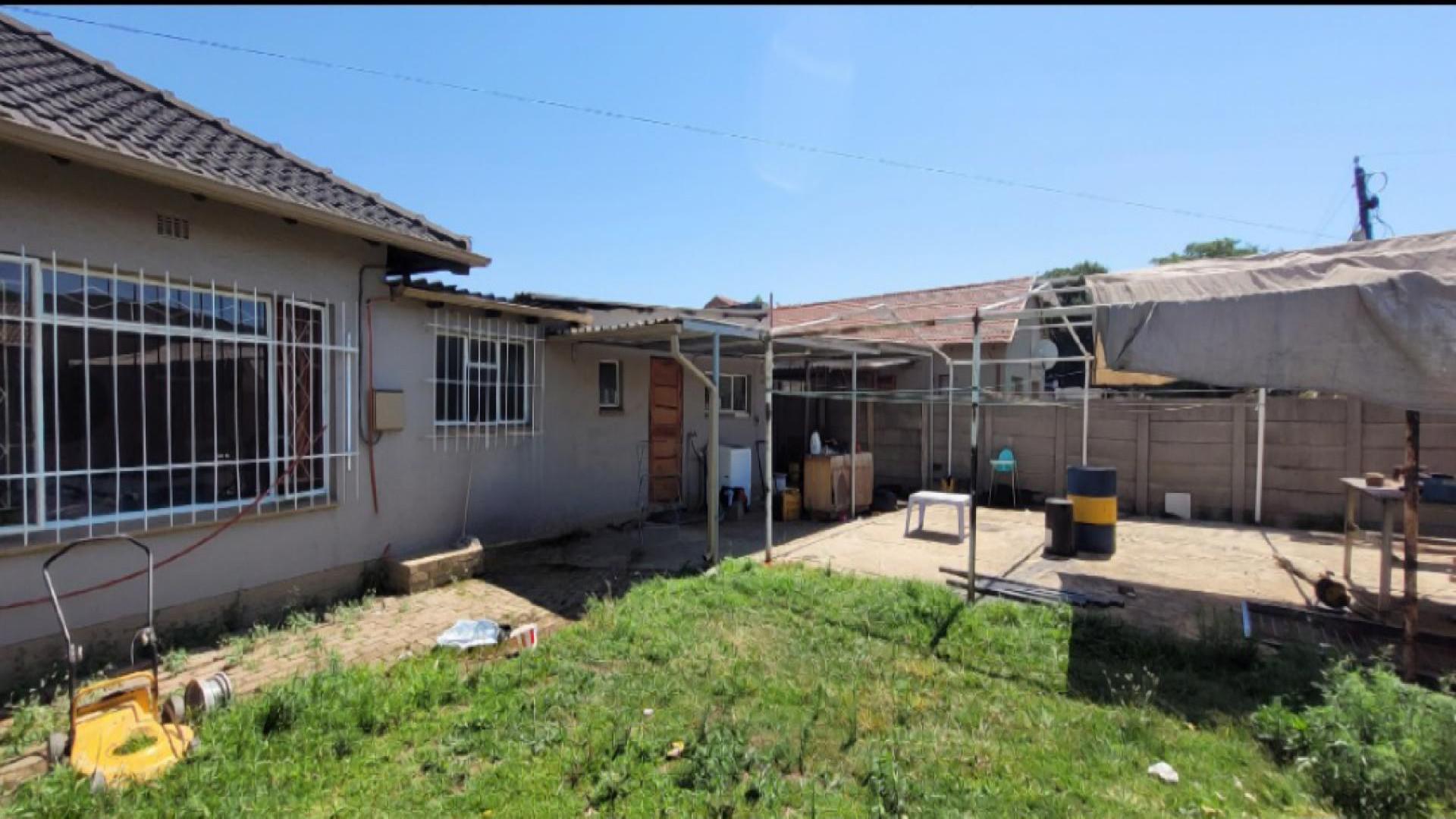 Backyard of property in Elspark