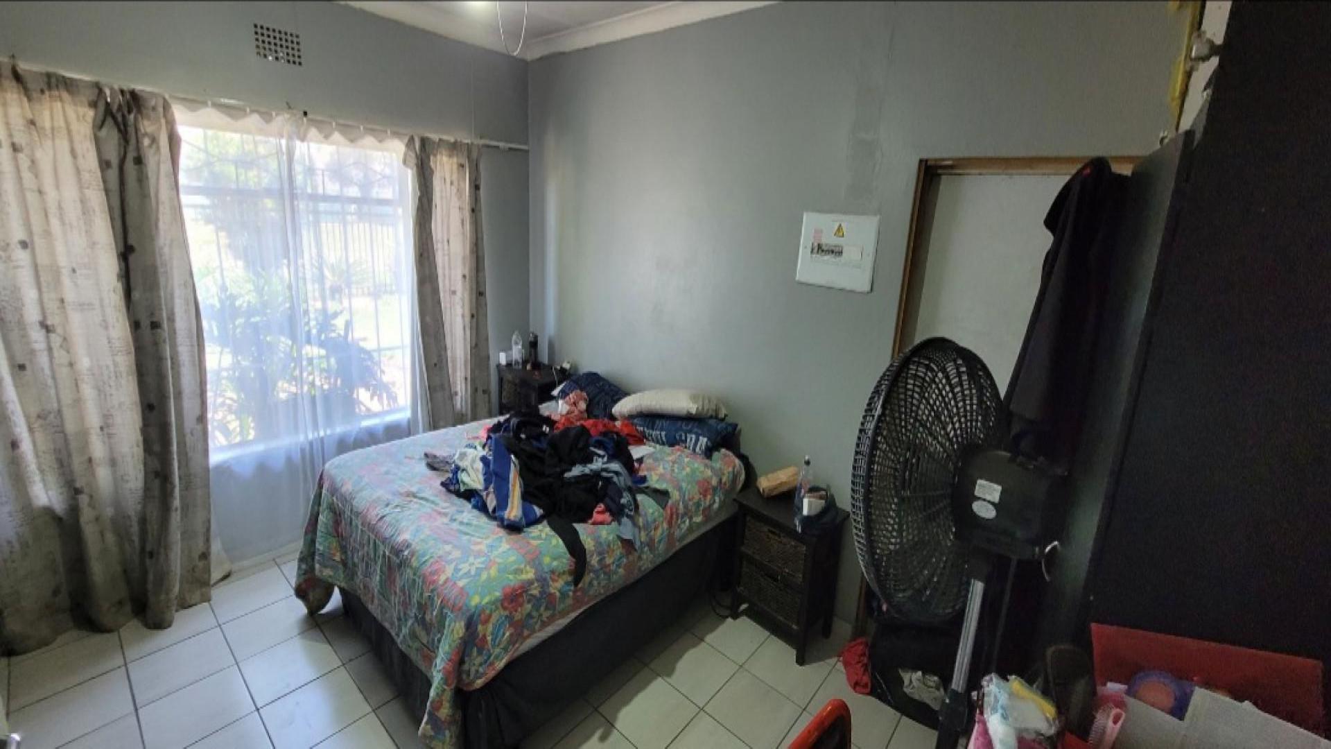 Bed Room 2 of property in Elspark