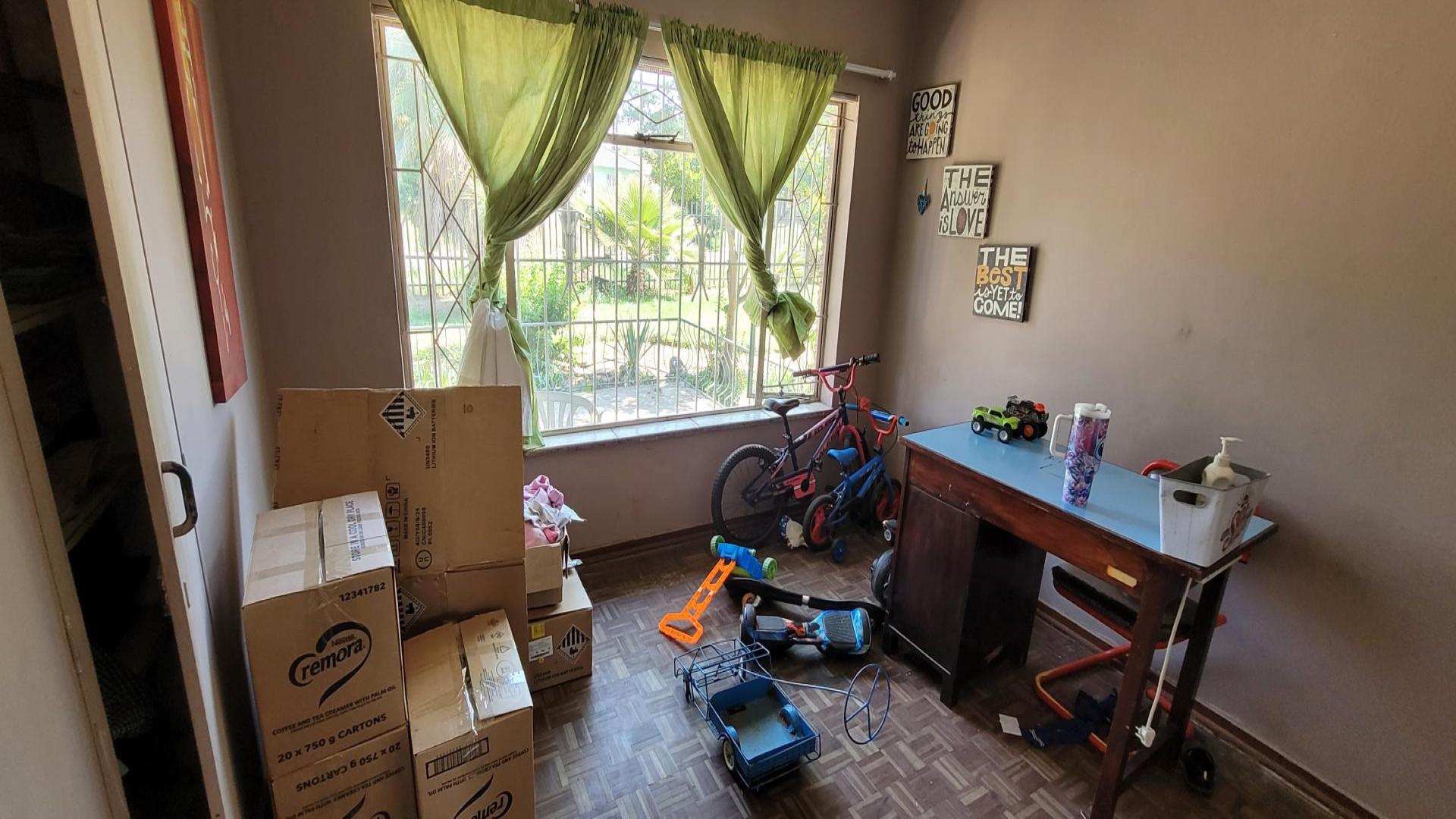 Bed Room 4 of property in Elspark