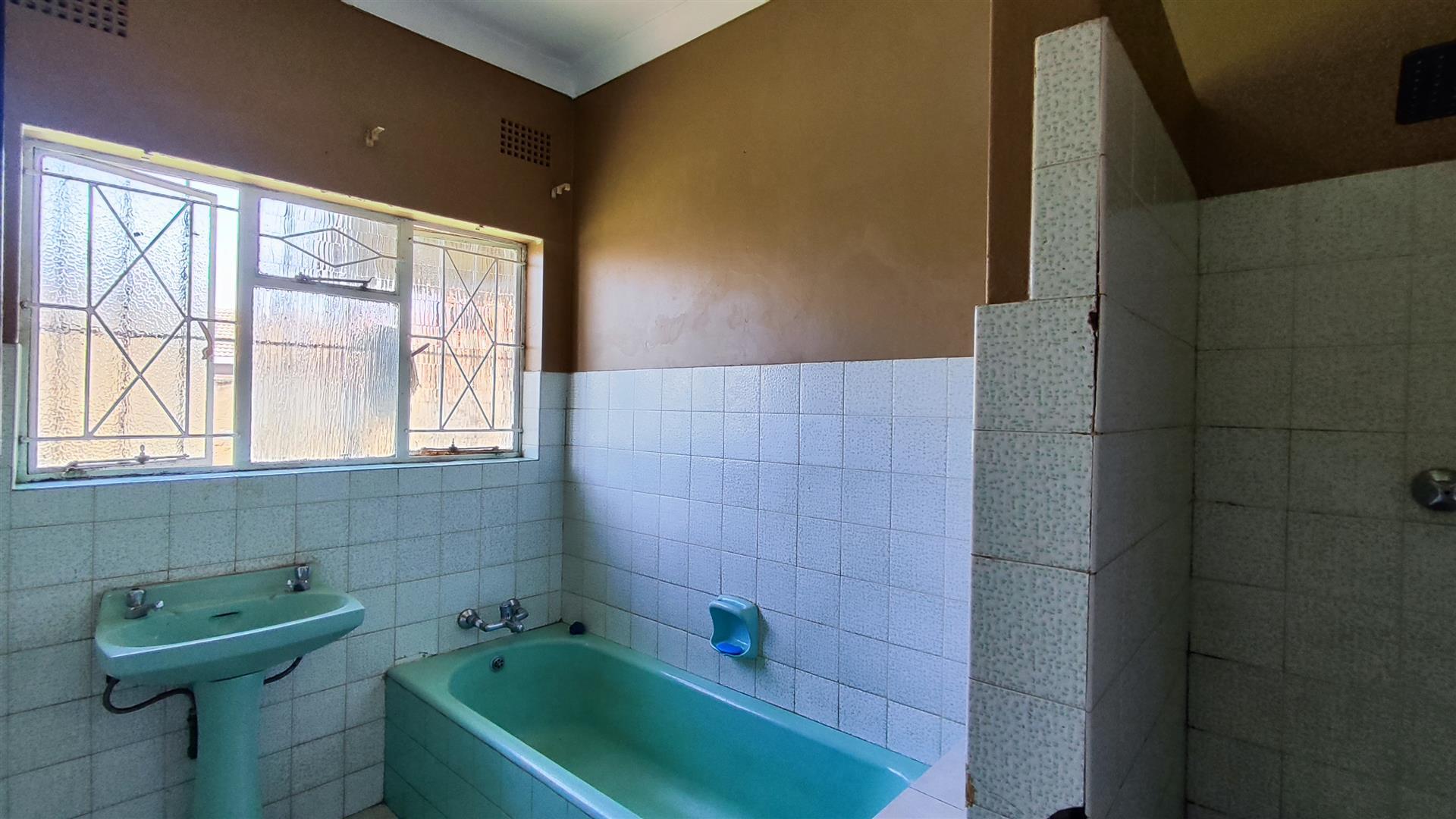 Bathroom 1 - 8 square meters of property in Elspark
