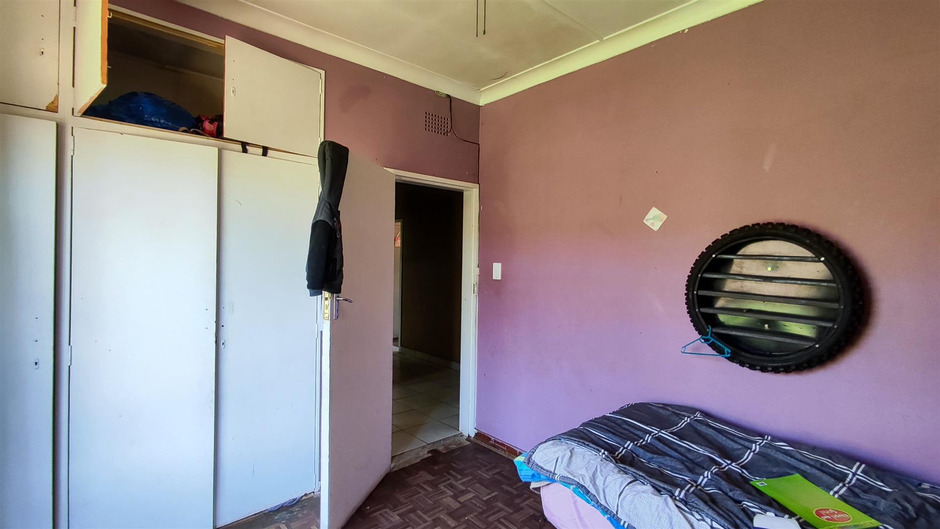 Bed Room 1 - 13 square meters of property in Elspark