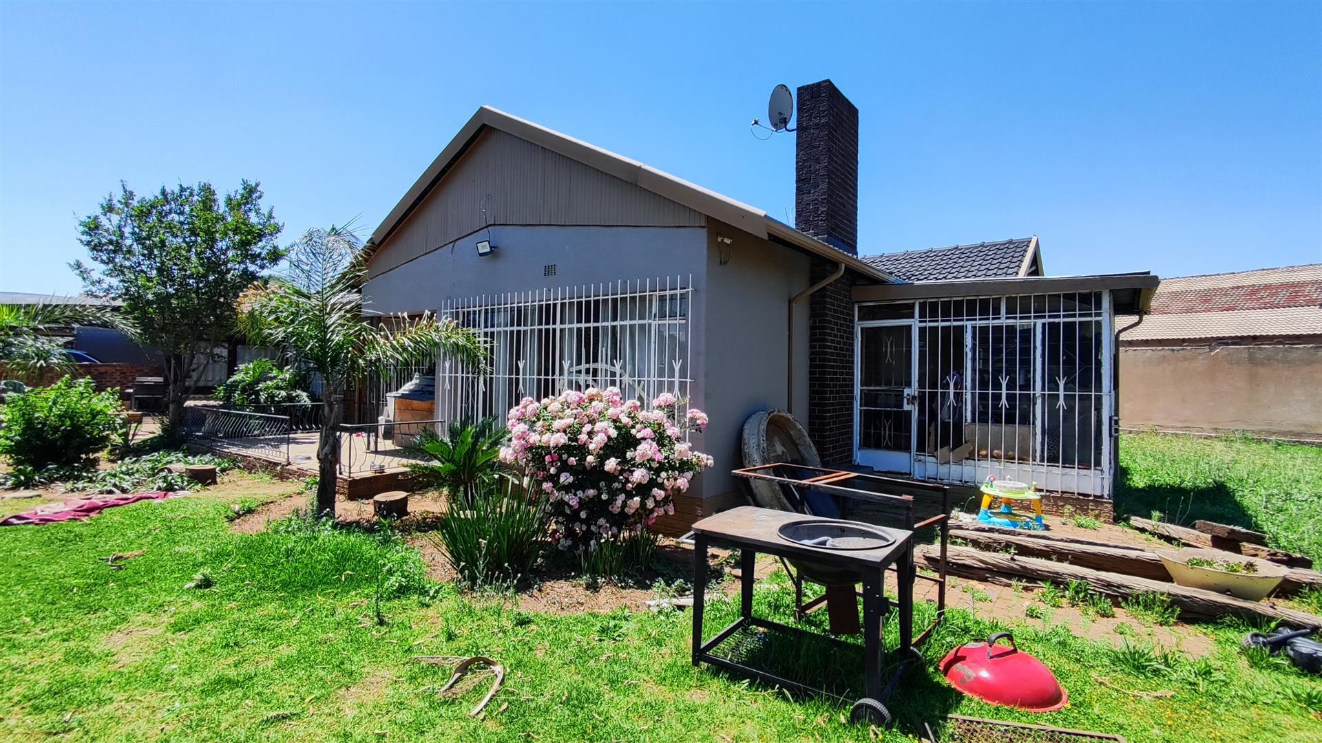 Front View of property in Elspark