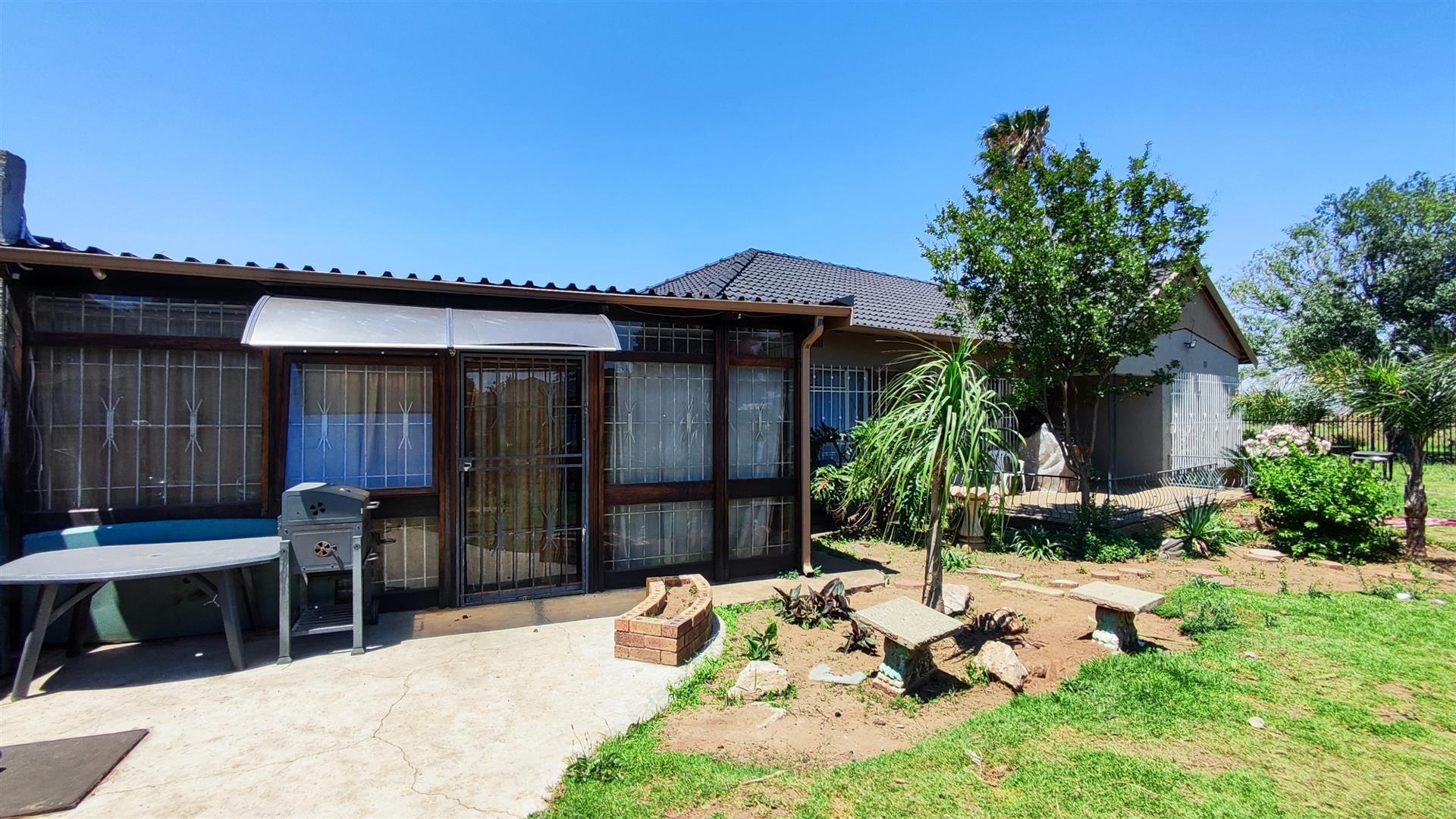 Front View of property in Elspark