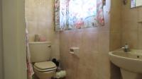 Bathroom 1 - 2 square meters of property in Northcliff