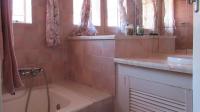 Bathroom 1 - 2 square meters of property in Northcliff