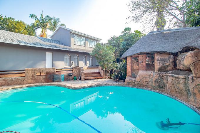 4 Bedroom House for Sale For Sale in Magalieskruin - MR697473