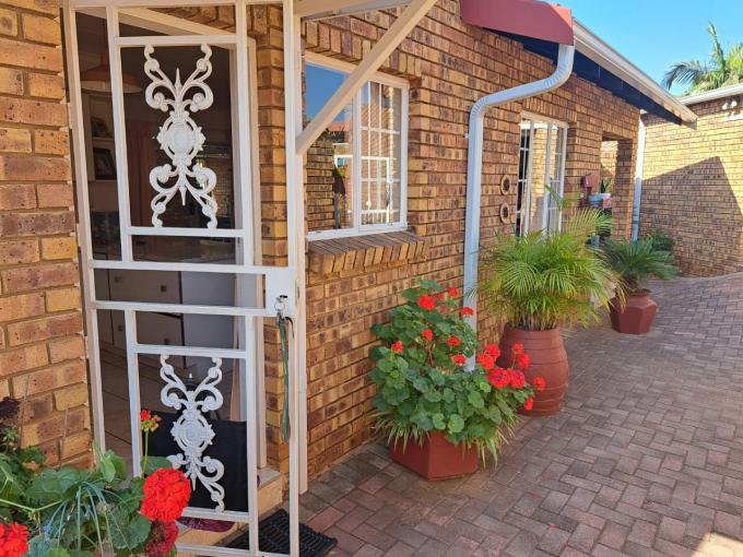 3 Bedroom House for Sale For Sale in Magalieskruin - MR697477