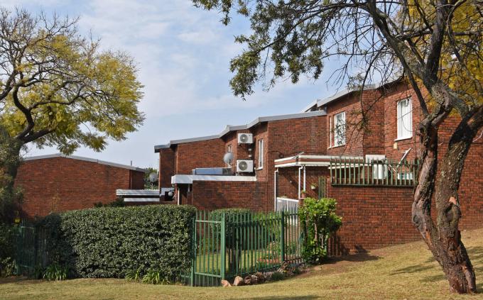 3 Bedroom Duplex for Sale For Sale in Constantia Kloof - MR697479