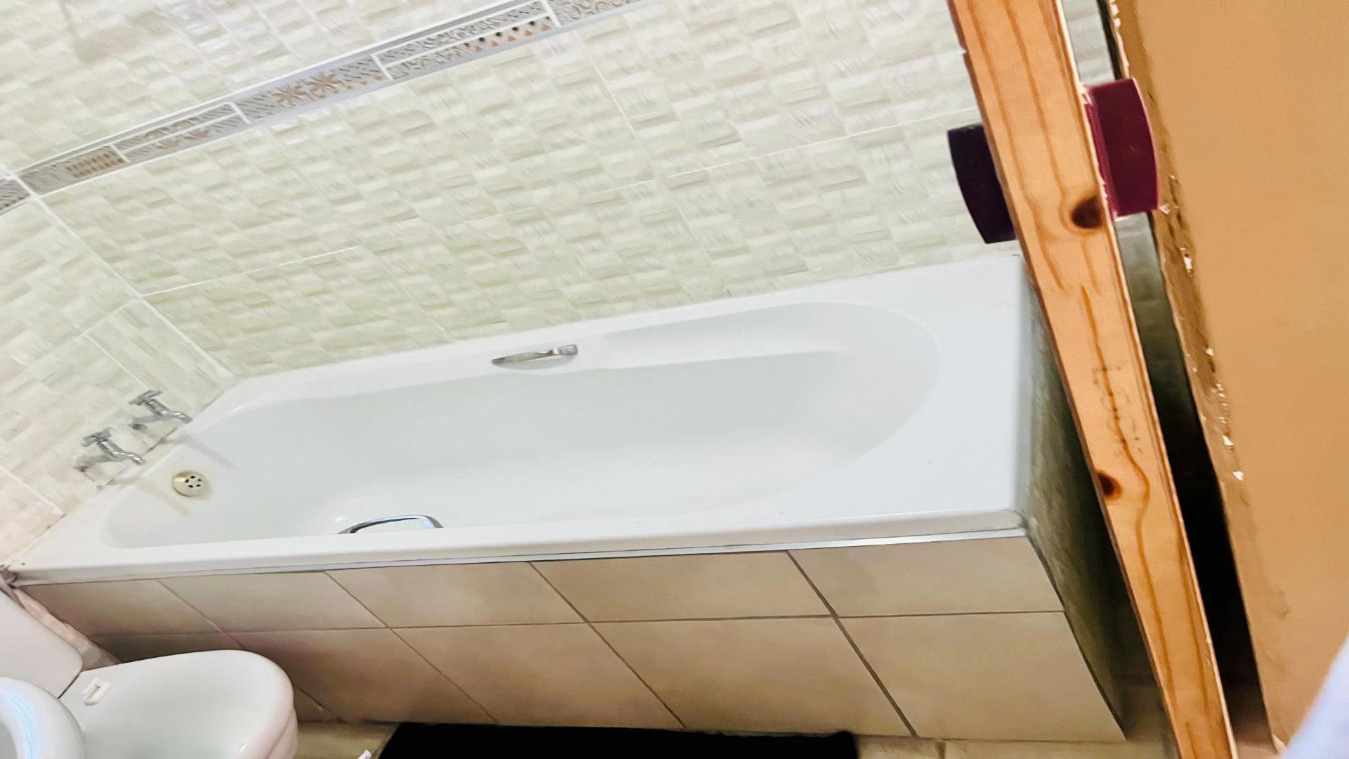 Bathroom 1 of property in Vryburg