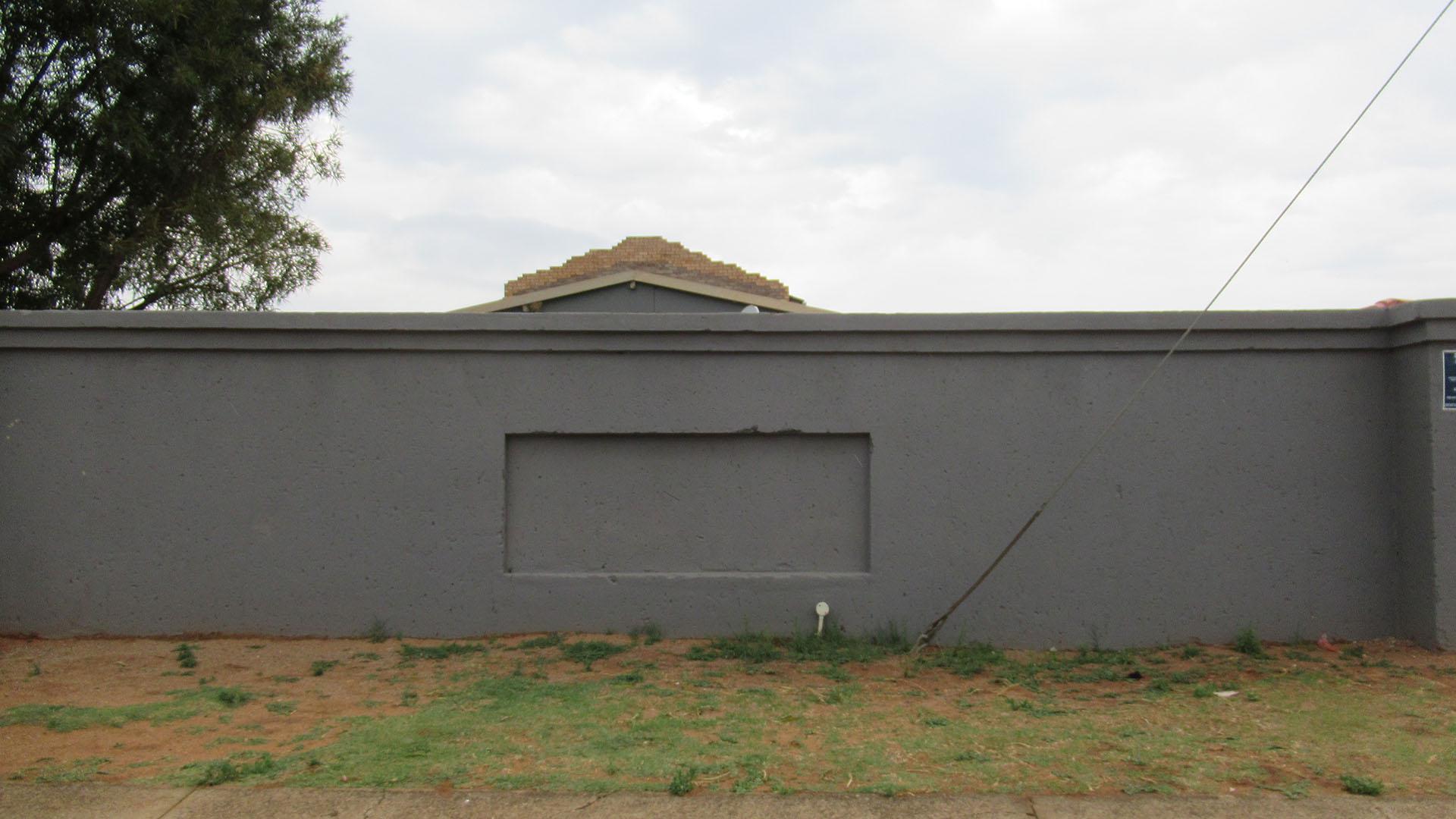 Front View of property in Glen Ridge (Gauteng - West)