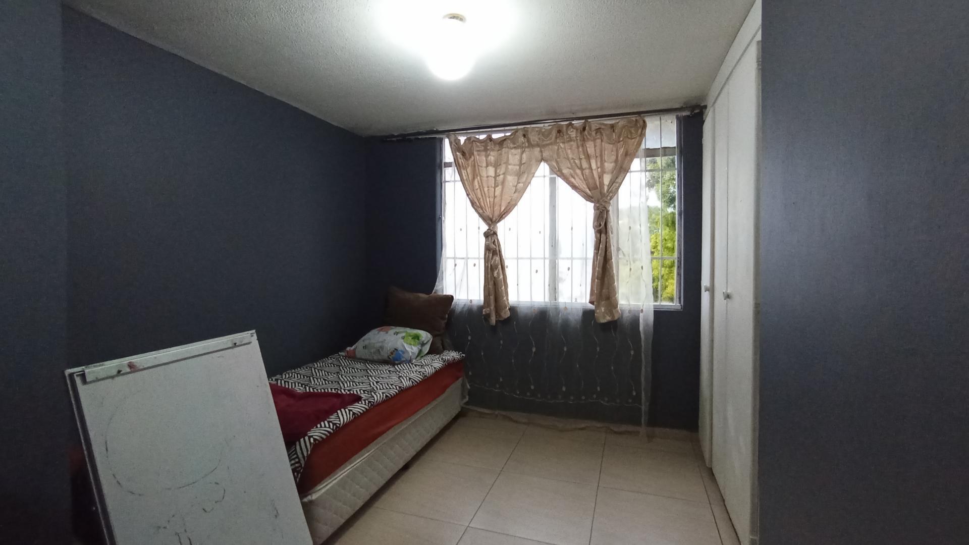 Bed Room 2 - 13 square meters of property in Florida