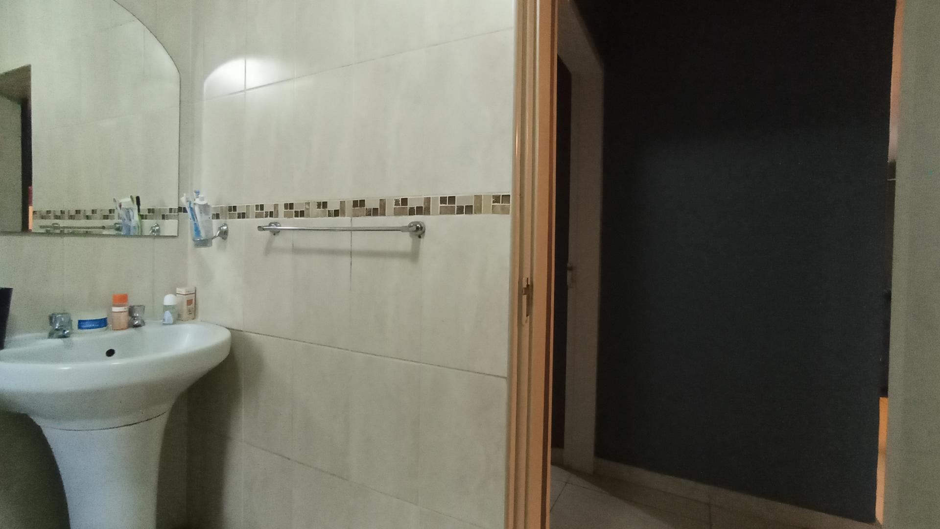 Bathroom 1 - 5 square meters of property in Florida