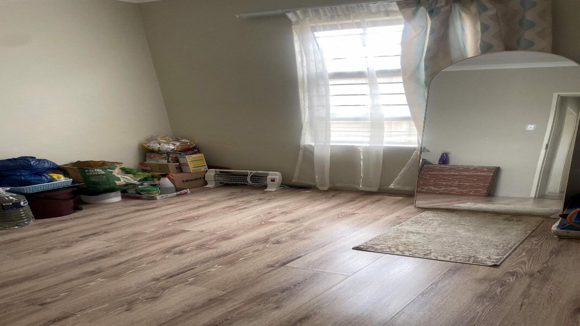 Bed Room 1 of property in Tirong 