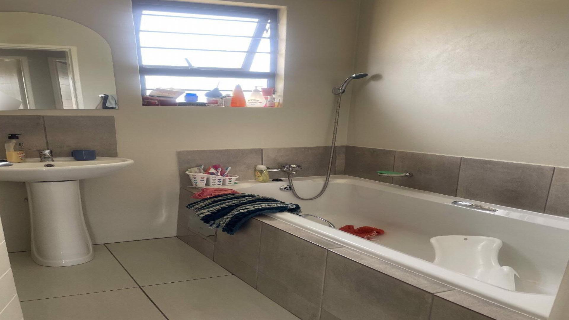 Bathroom 1 of property in Tirong 