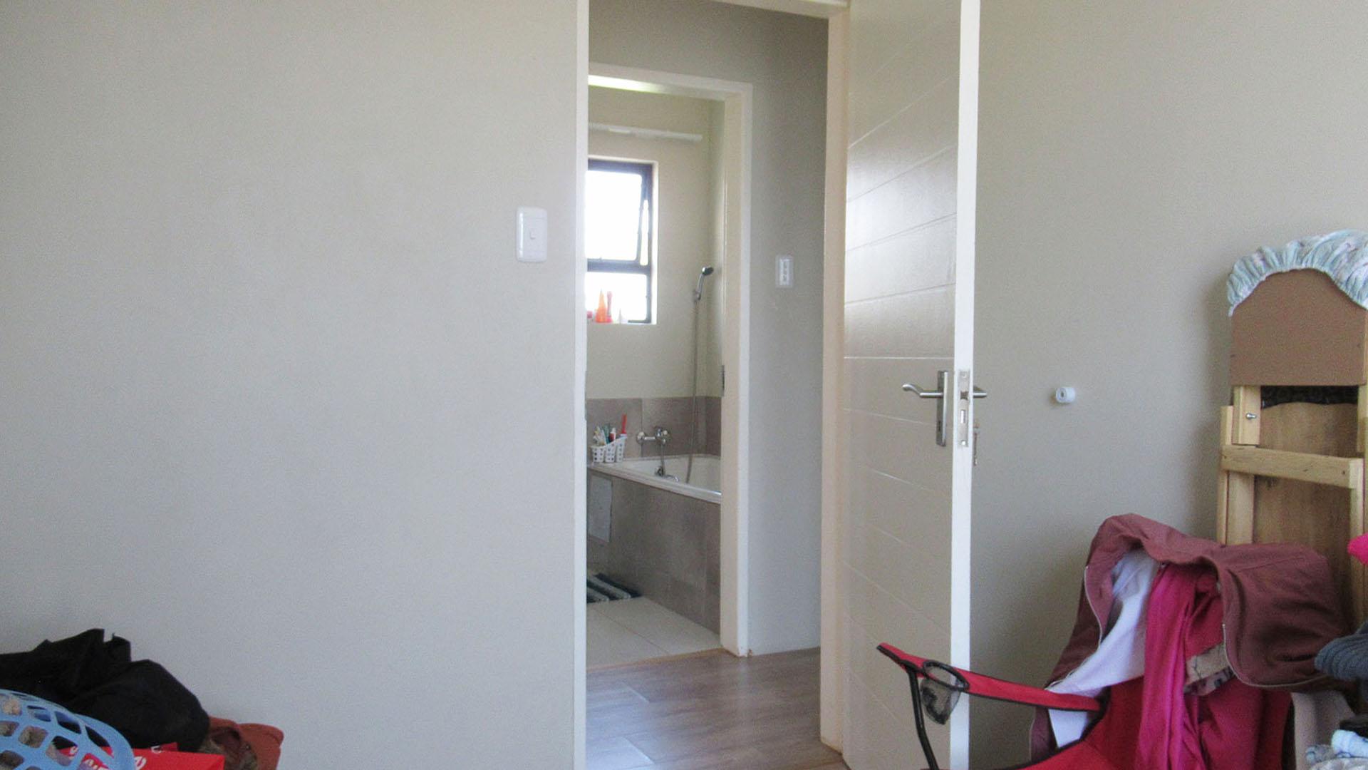 Bed Room 1 - 9 square meters of property in Tirong 