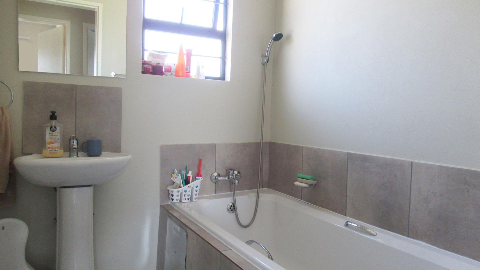 Bathroom 1 - 6 square meters of property in Tirong 