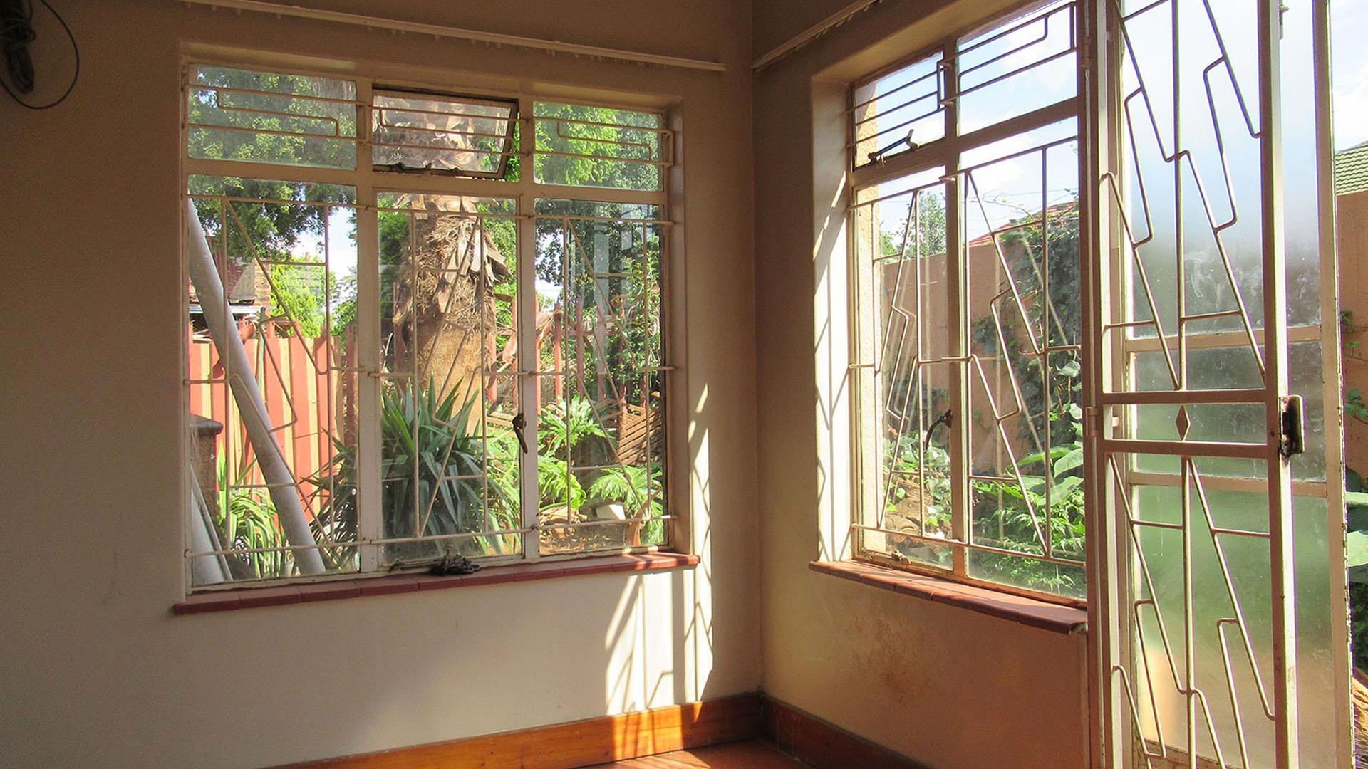 Lounges - 12 square meters of property in Kensington - JHB