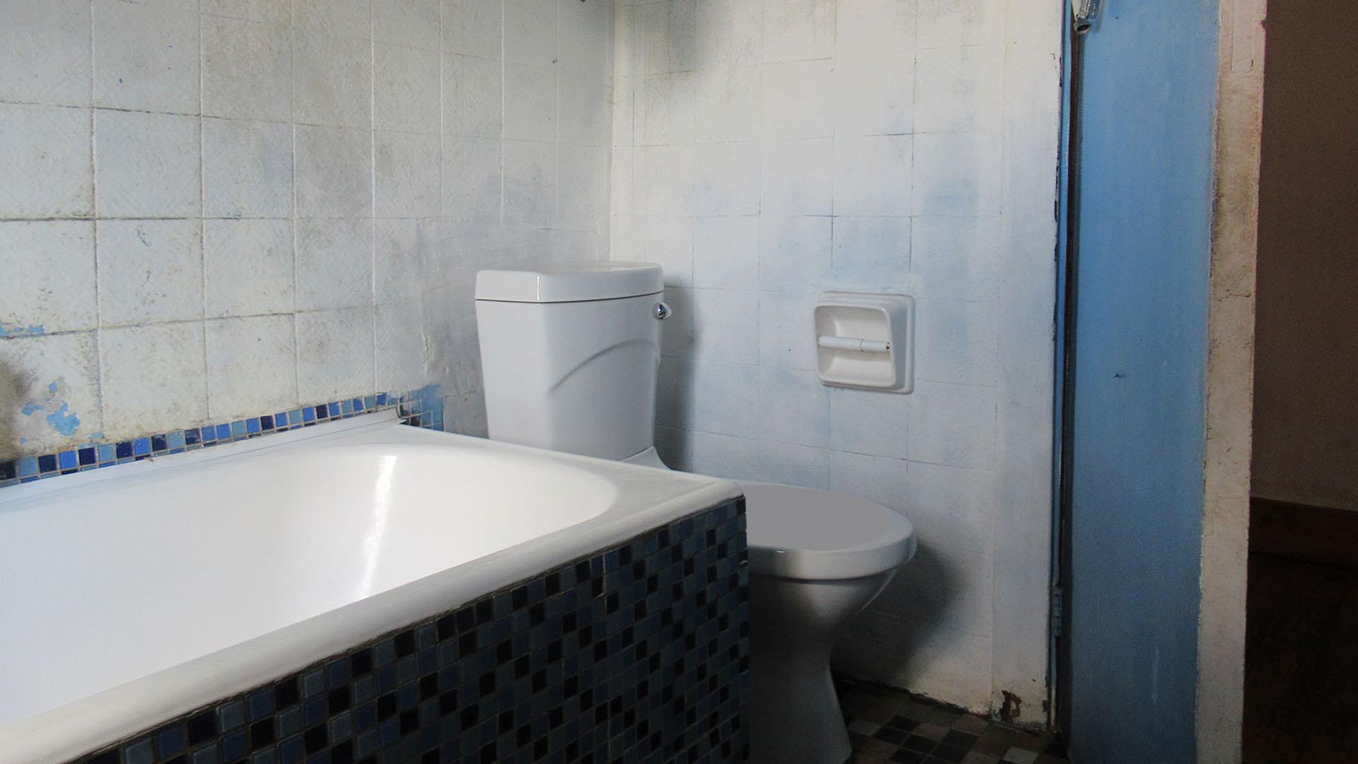 Bathroom 1 - 6 square meters of property in Kensington - JHB