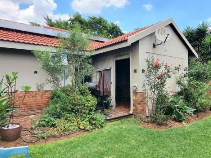 2 Bedroom Simplex for Sale For Sale in Amberfield - MR697567