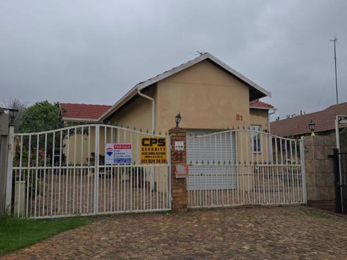 3 Bedroom House for Sale For Sale in Tulisa Park - MR697573