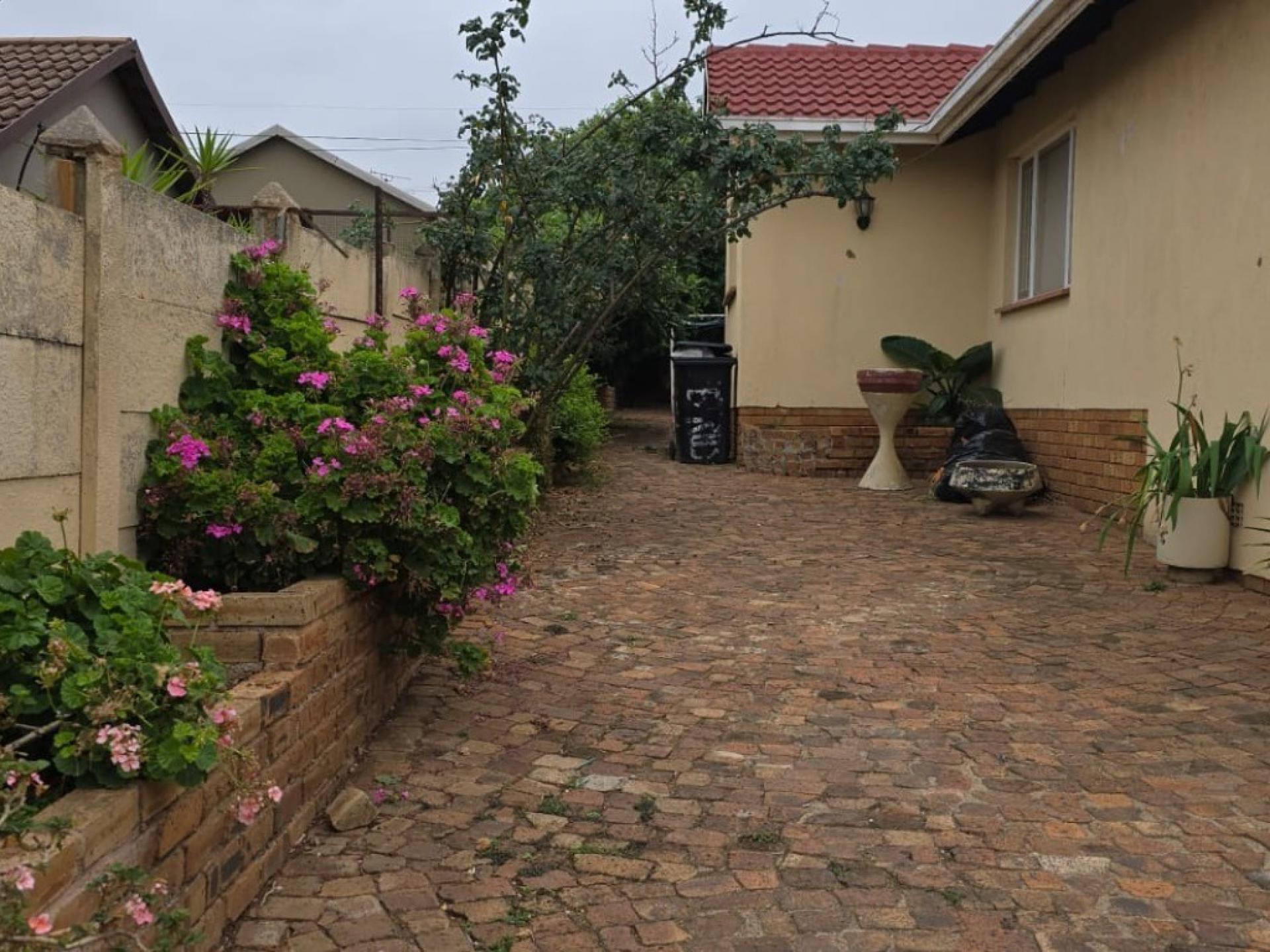  of property in Tulisa Park