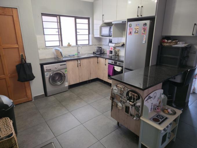 2 Bedroom Simplex for Sale For Sale in Tulisa Park - MR697604