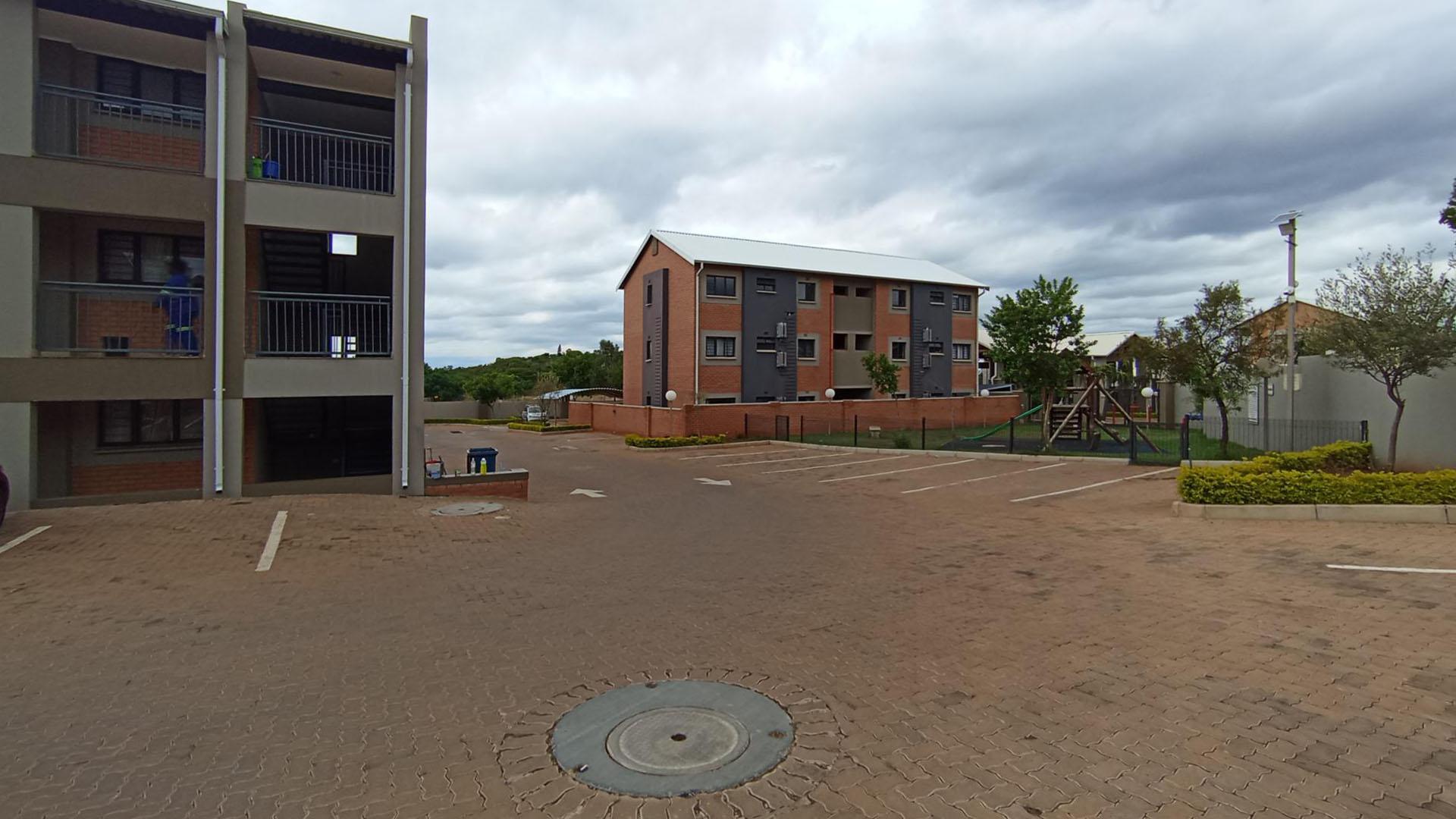 Front View of property in Kameeldrift