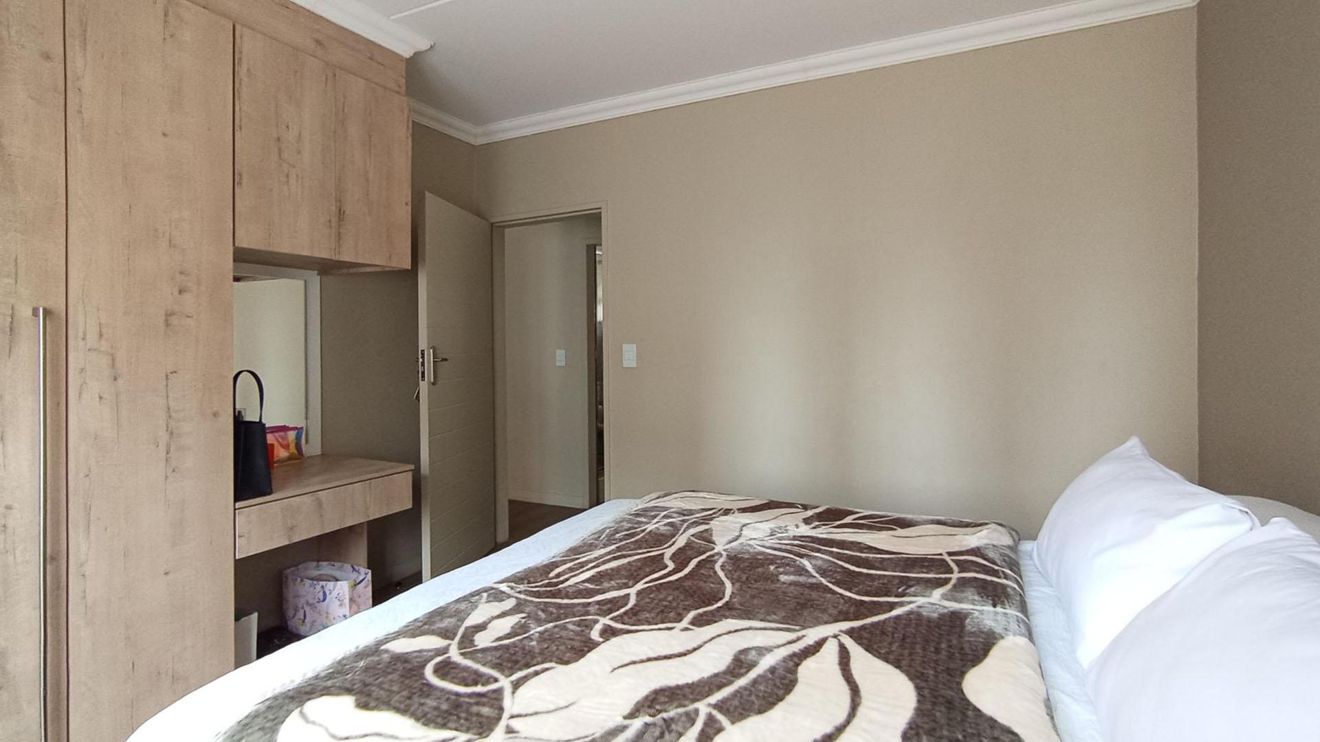 Bed Room 1 - 13 square meters of property in Kameeldrift