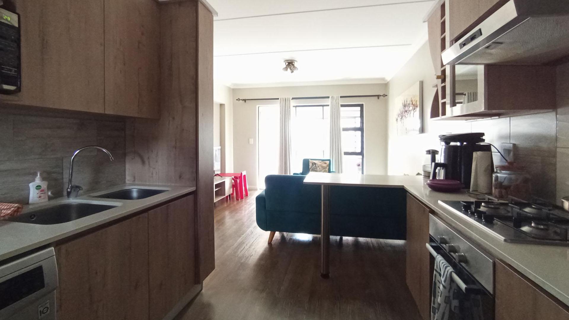 Kitchen - 11 square meters of property in Kameeldrift