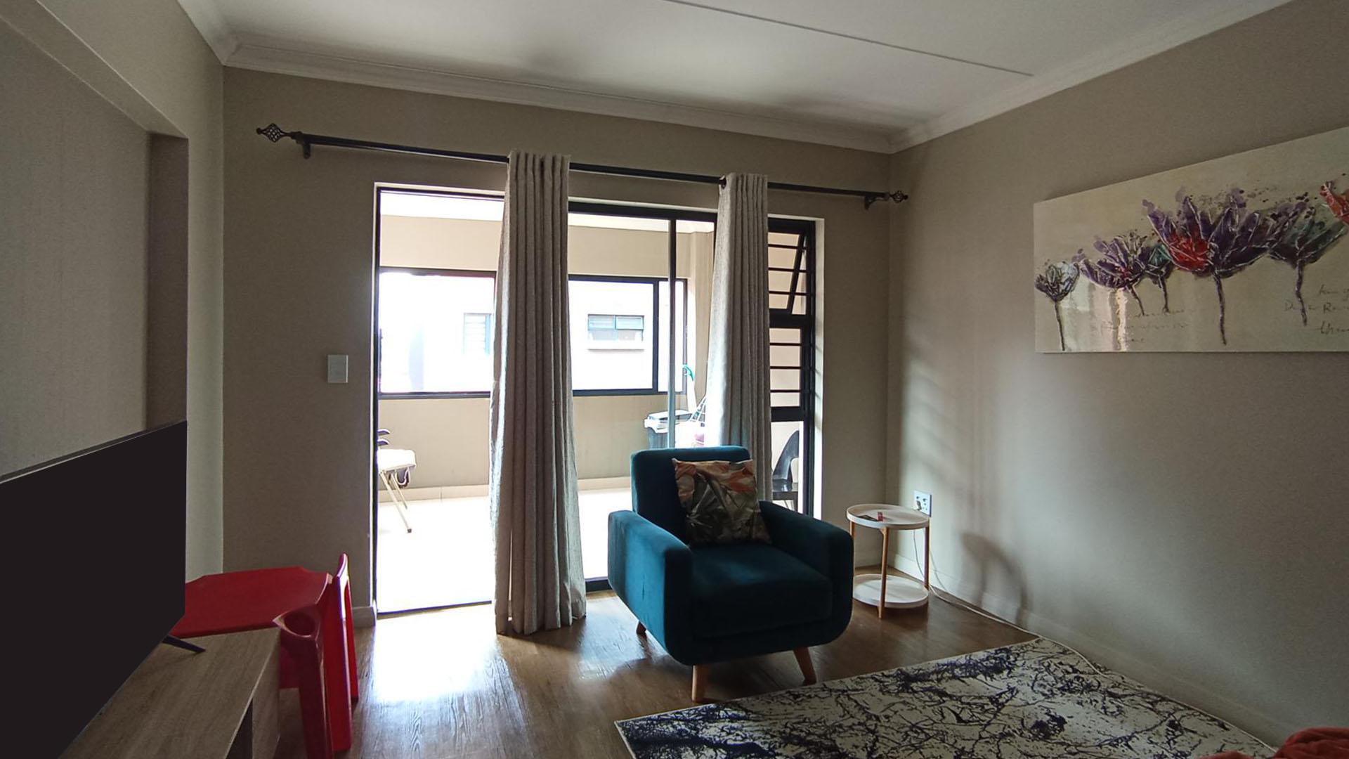 Lounges - 14 square meters of property in Kameeldrift