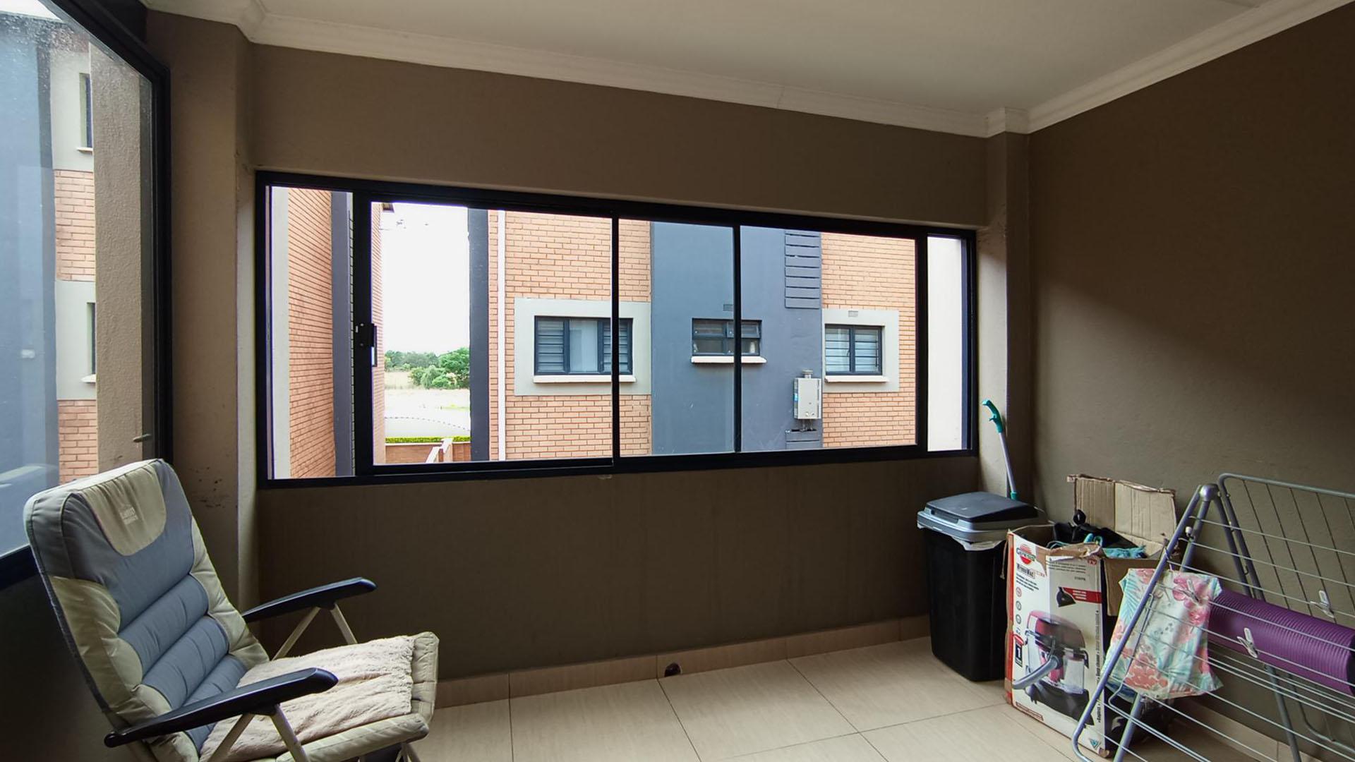 Balcony - 10 square meters of property in Kameeldrift