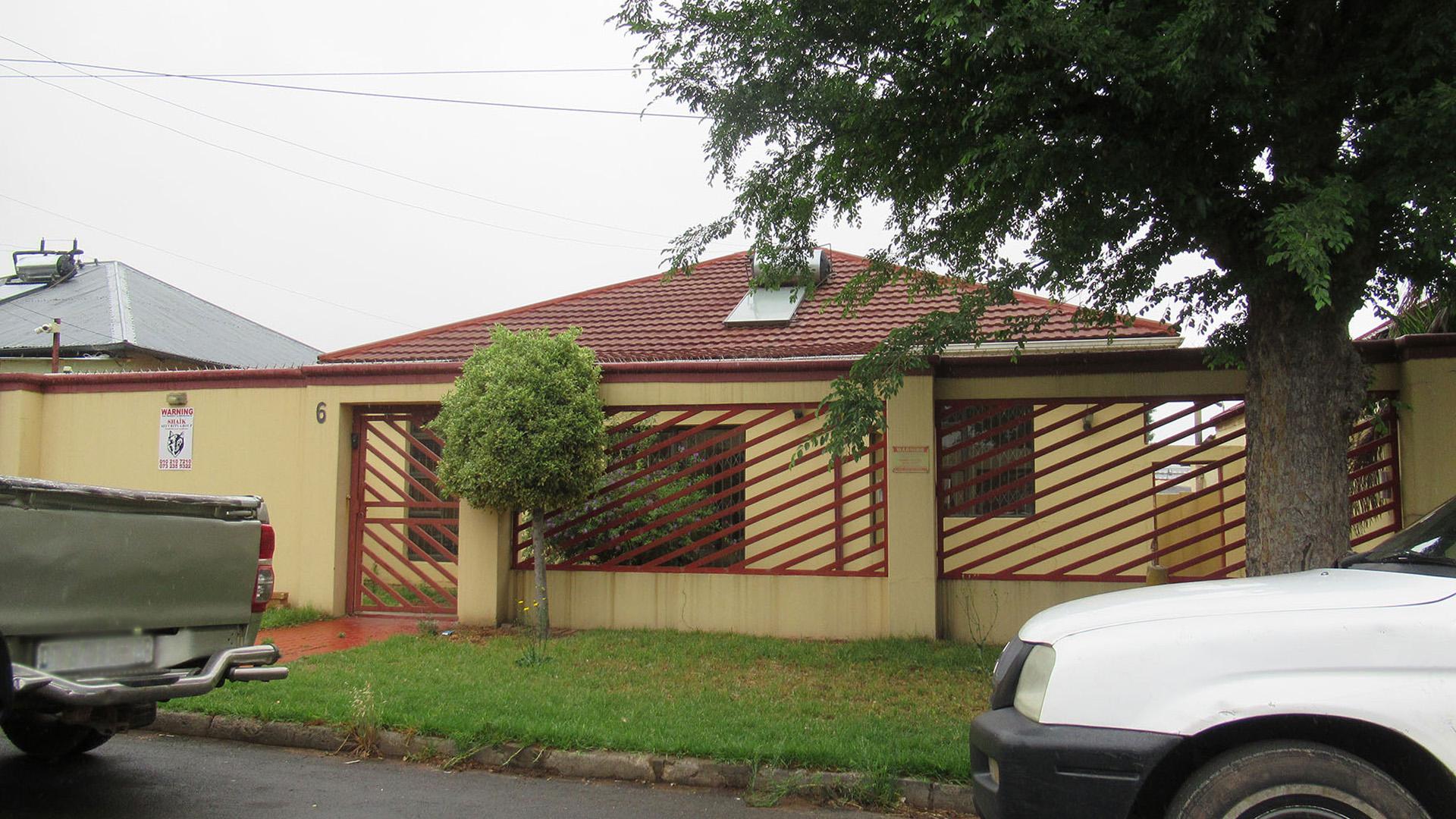 Front View of property in Roodepoort