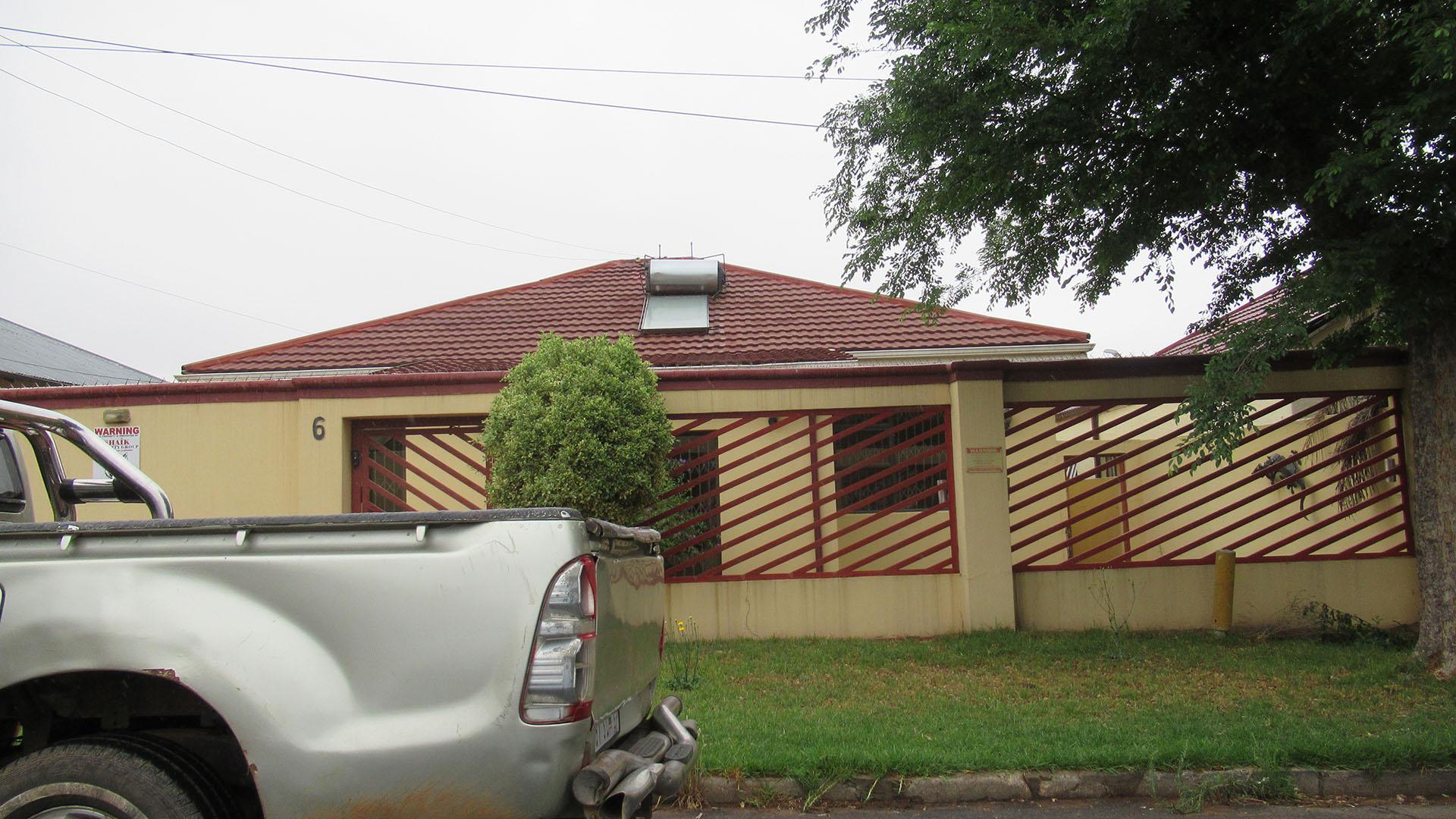 Front View of property in Roodepoort