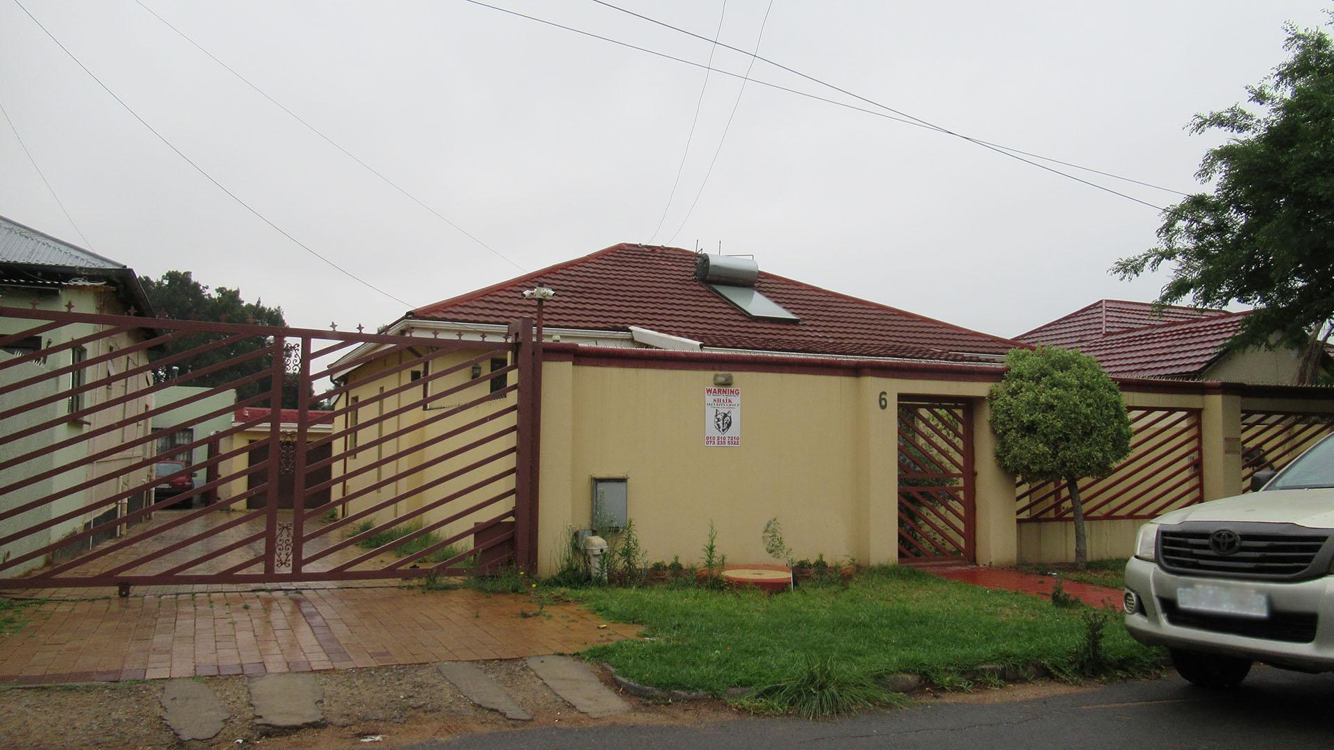 Front View of property in Roodepoort