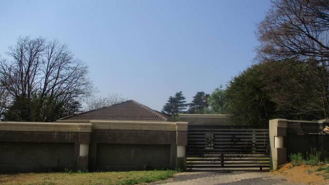SA Home Loans Sale in Execution 3 Bedroom House for Sale in Duvha Park - MR697613