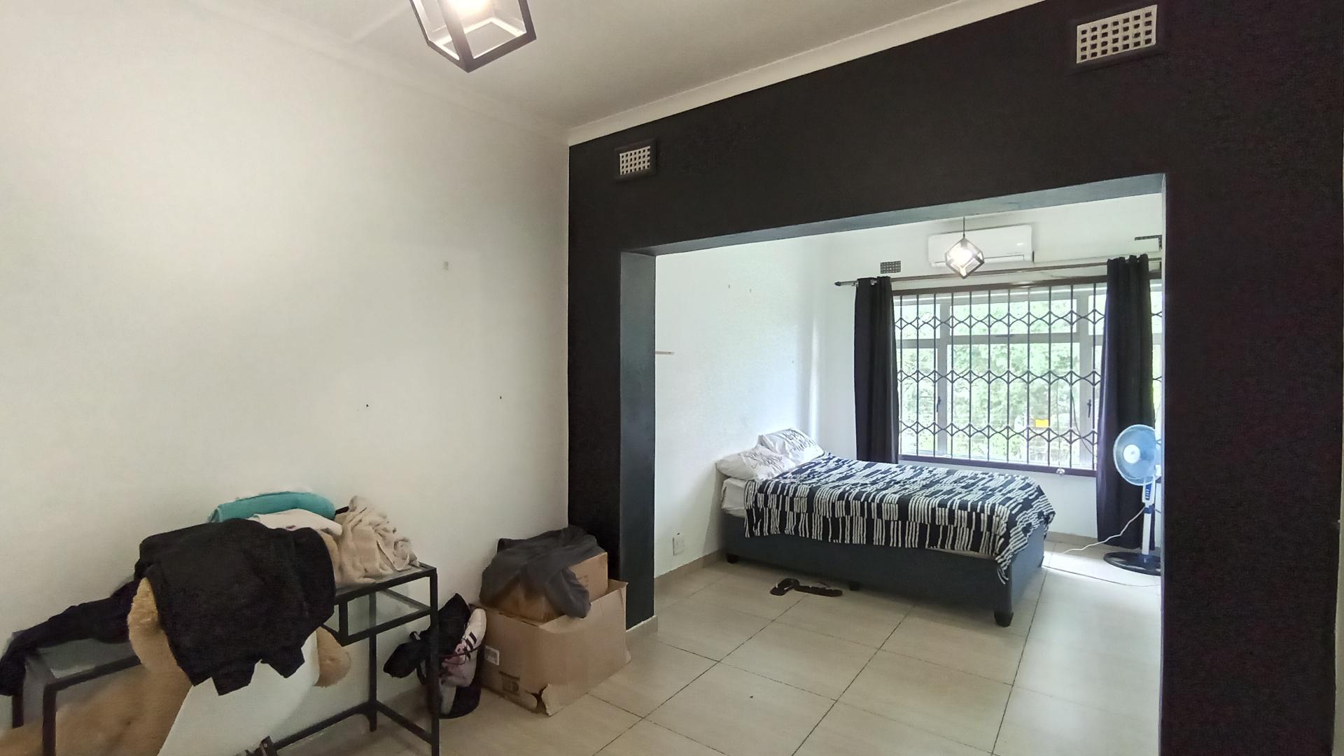 Bed Room 1 - 21 square meters of property in Yellowwood Park 