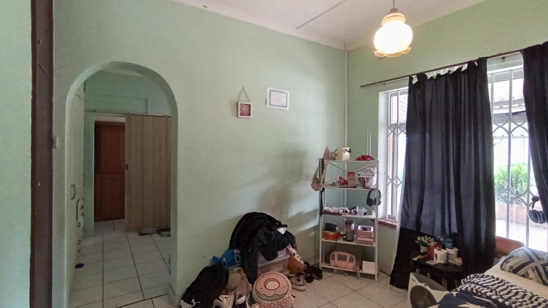 Bed Room 2 - 10 square meters of property in Yellowwood Park 