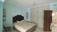 Main Bedroom - 27 square meters of property in Yellowwood Park 