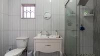 Main Bathroom - 6 square meters of property in Yellowwood Park 