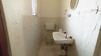 Bathroom 1 - 5 square meters of property in Yellowwood Park 