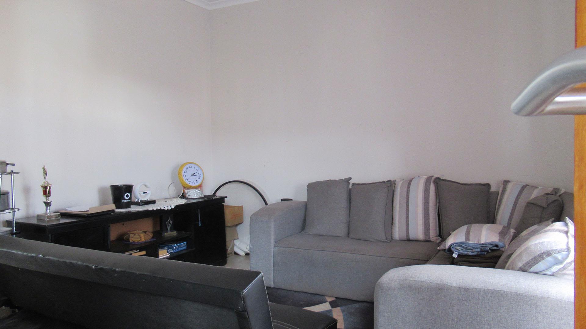 Lounges - 11 square meters of property in Protea Glen