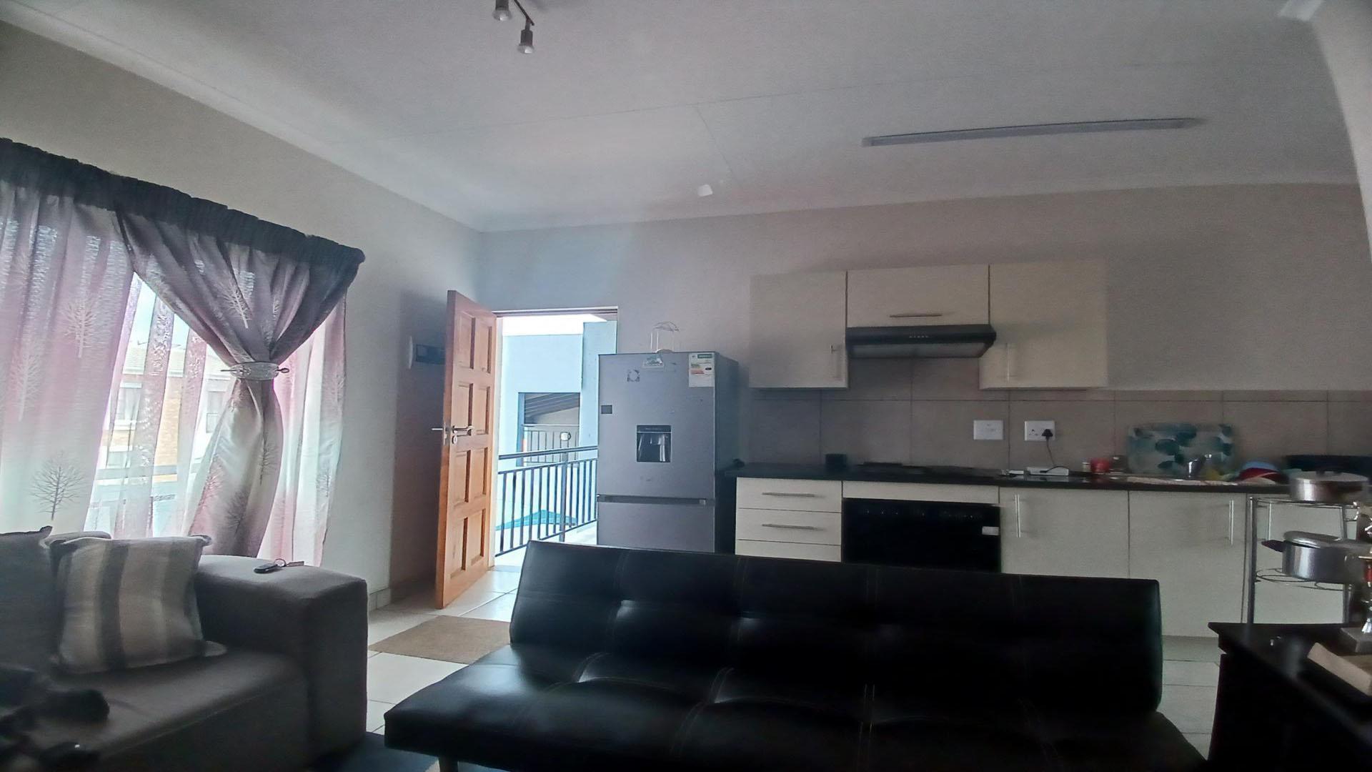 Lounges - 11 square meters of property in Protea Glen