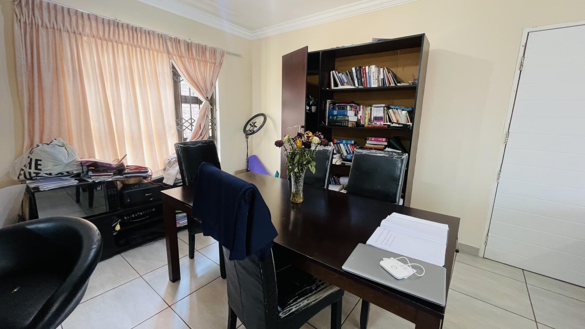 Dining Room of property in Amandasig