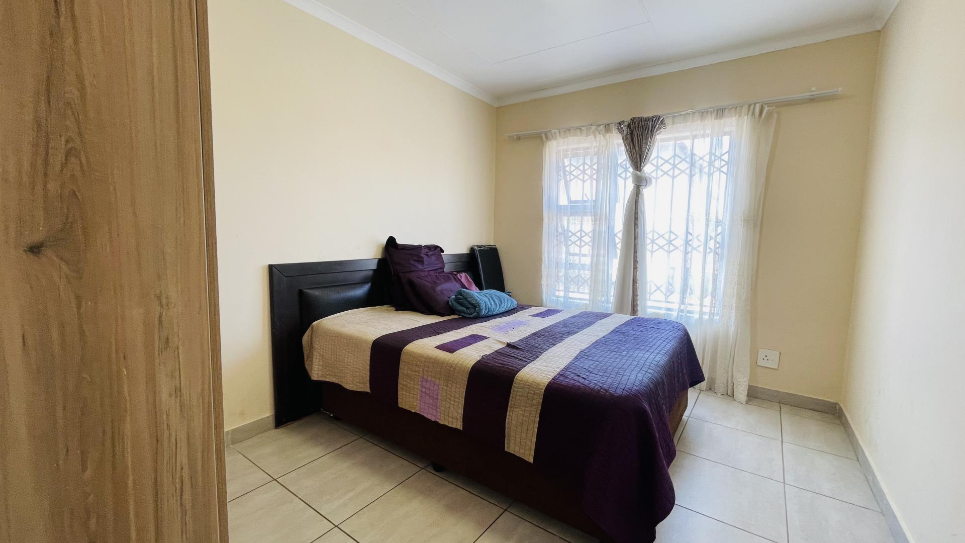 Bed Room 1 of property in Amandasig