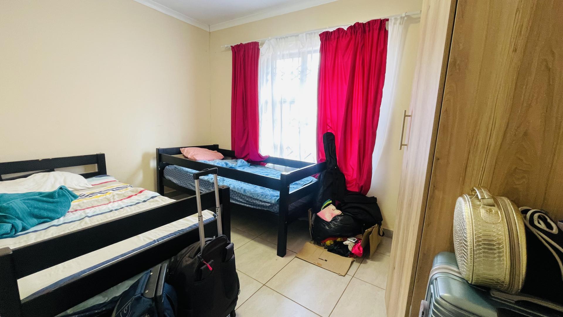 Bed Room 2 of property in Amandasig