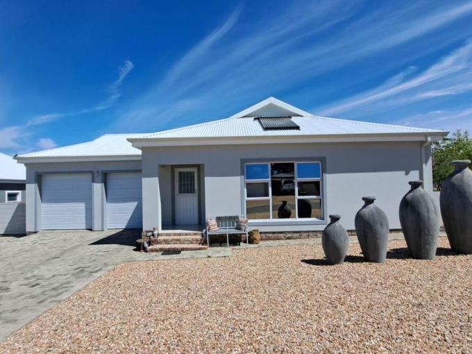 2 Bedroom House for Sale For Sale in Oudtshoorn - MR697697