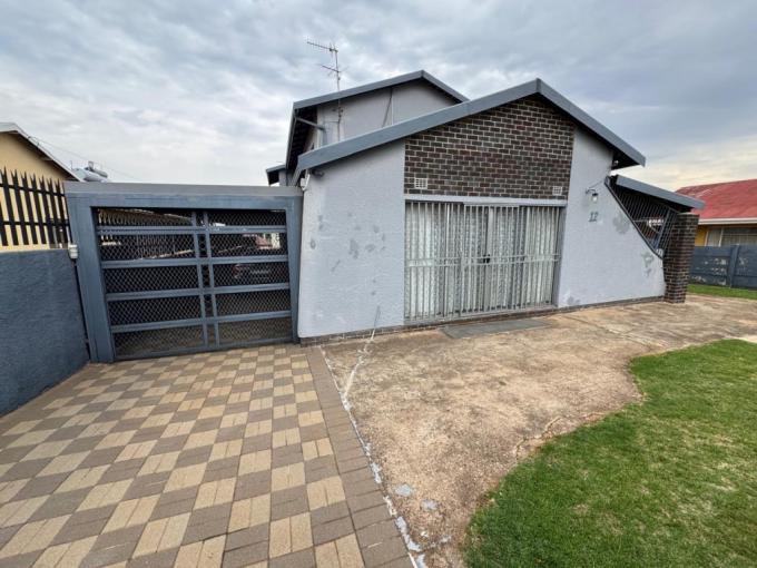 6 Bedroom House for Sale For Sale in Bosmont - MR697712