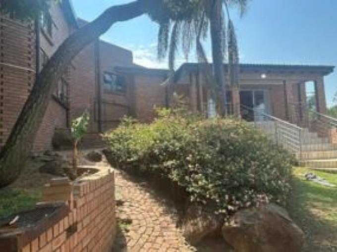 4 Bedroom House for Sale For Sale in Glenvista - MR697732