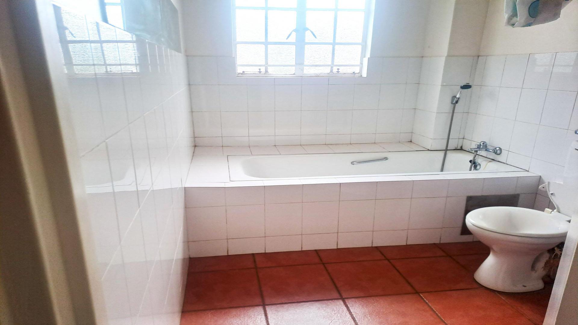 Bathroom 2 of property in Sabie