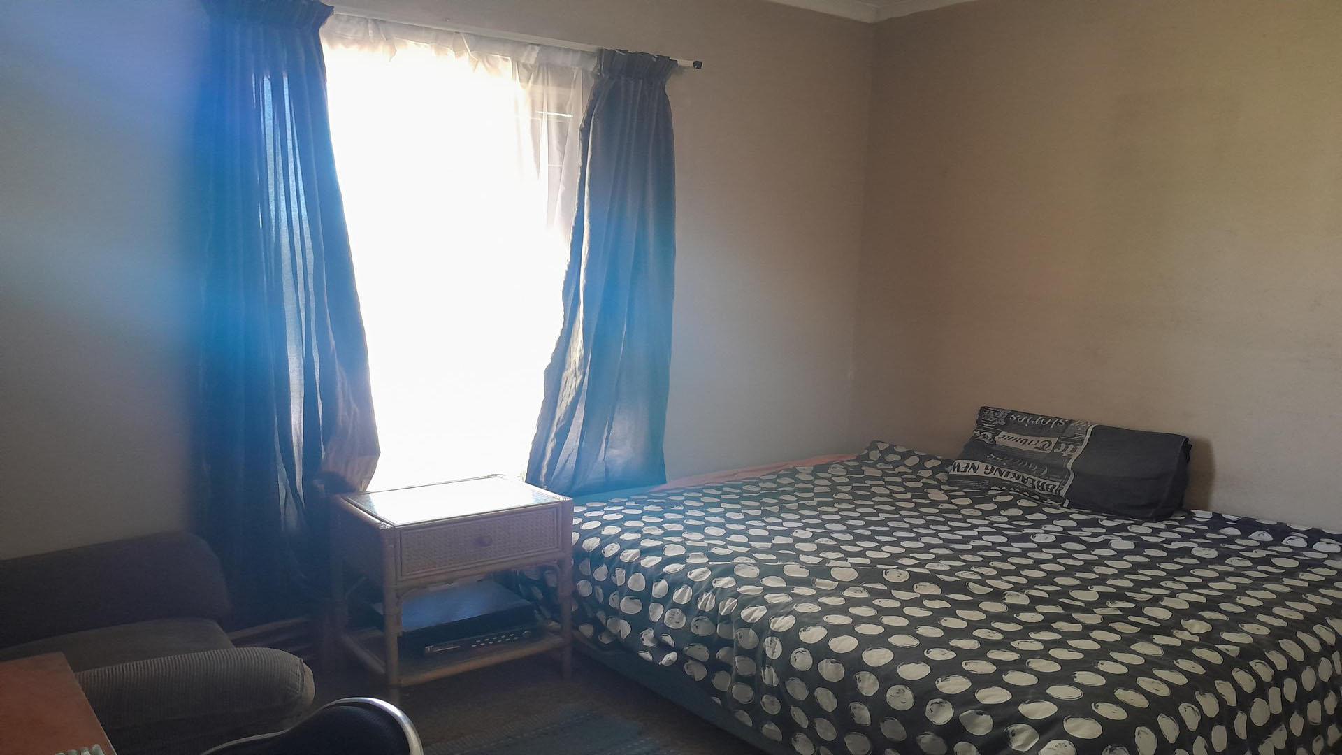 Bed Room 1 of property in Valleisig